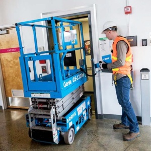 genie gs1330 micro przejazd przez drzwi