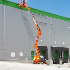 haulotte ha16px praca przy magazynie