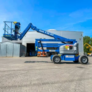 Genie Z45/24 J DC bok podnośnika z uniesionym ramieniem